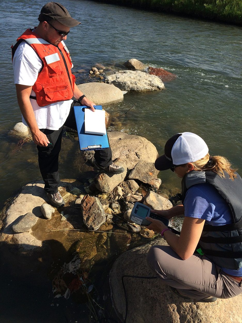 EPA personnel sampling water on the Animas River, photographed August 30, 2015; archival field documentation. Documentary photograph; original source credited to U.S. Environmental Protection Agency.